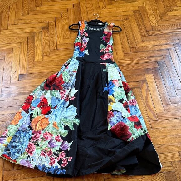 Alice + Olivia
Adley Floral Stretch-Cotton Flared Midi-Dress - Picture 6 of 10